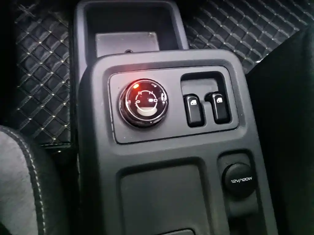 Wuling Yangguang — миниатюра 14