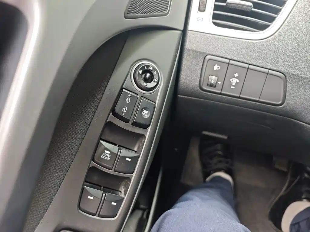 Hyundai Elantra Langdong — миниатюра 13