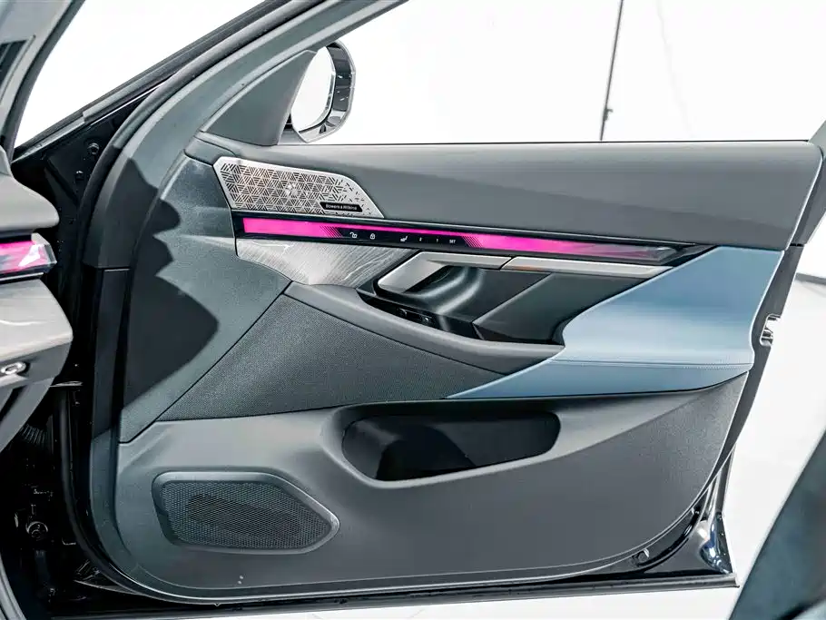 BMW 5 Series — миниатюра 16