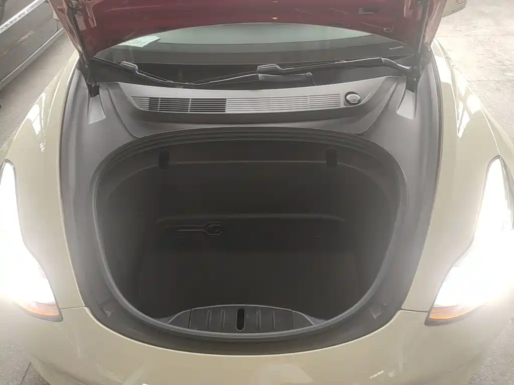 Tesla Model 3 — миниатюра 20