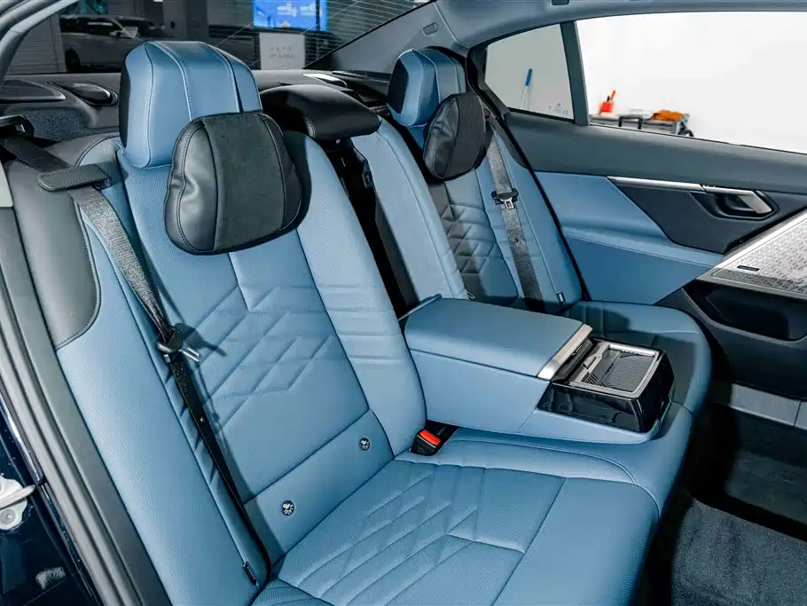 BMW 5 Series — миниатюра 24