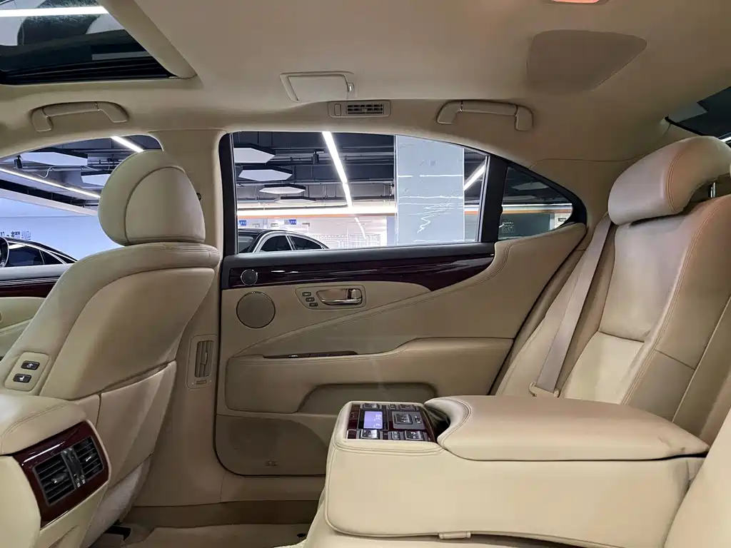 Lexus LS — миниатюра 34
