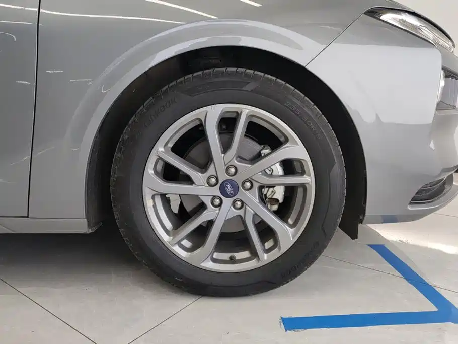 Ford Mondeo — миниатюра 6