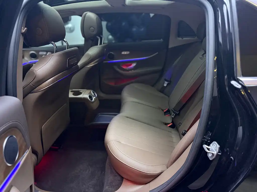 Mercedes-Benz E-Class — миниатюра 6