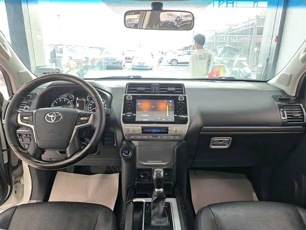 TOYOTA PRADO