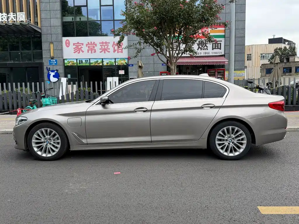 BMW 5 Series New Energy — миниатюра 3