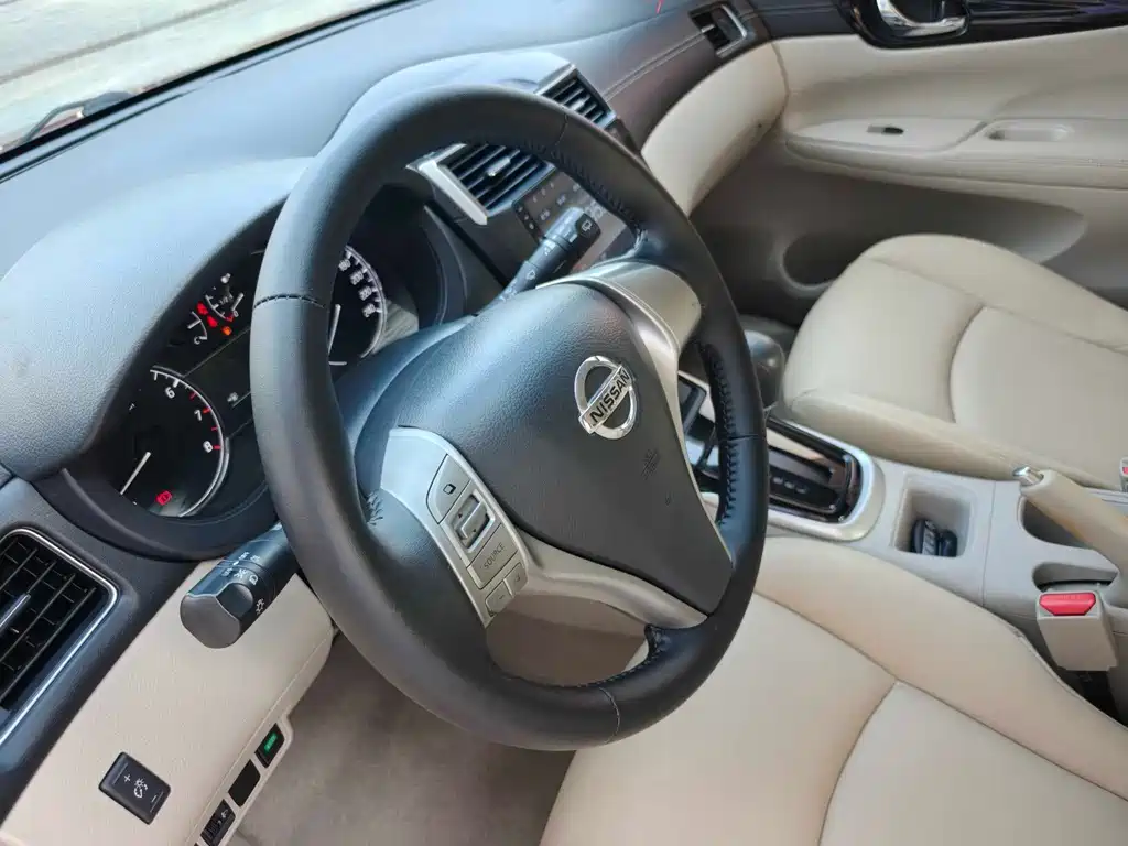 Nissan Tiida — миниатюра 12