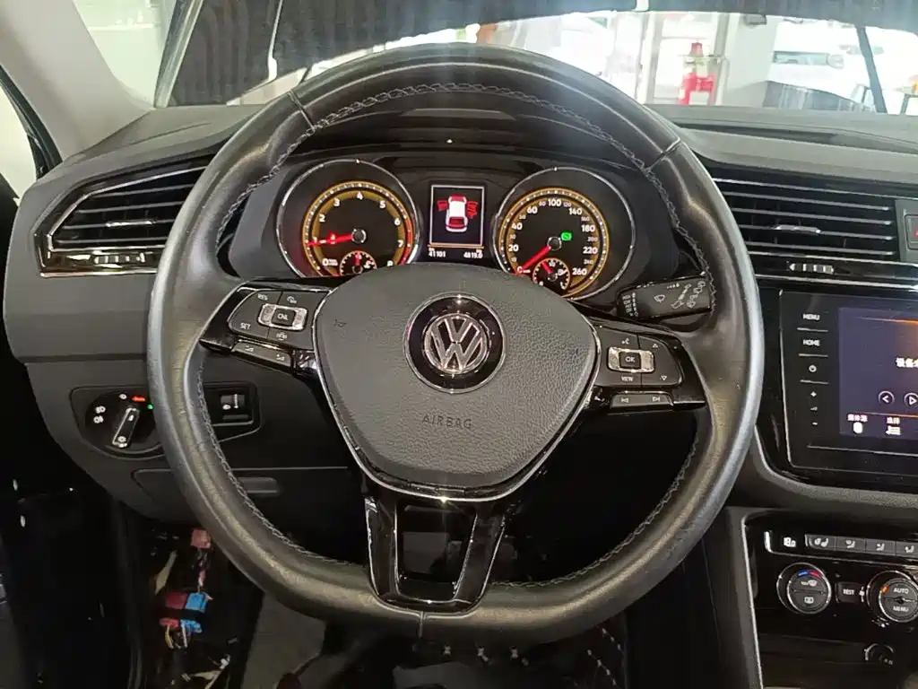Volkswagen Tiguan L — миниатюра 11