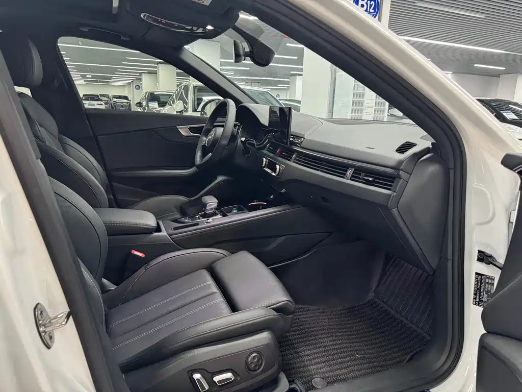 Audi A4L 2024 40 TFSI Luxury