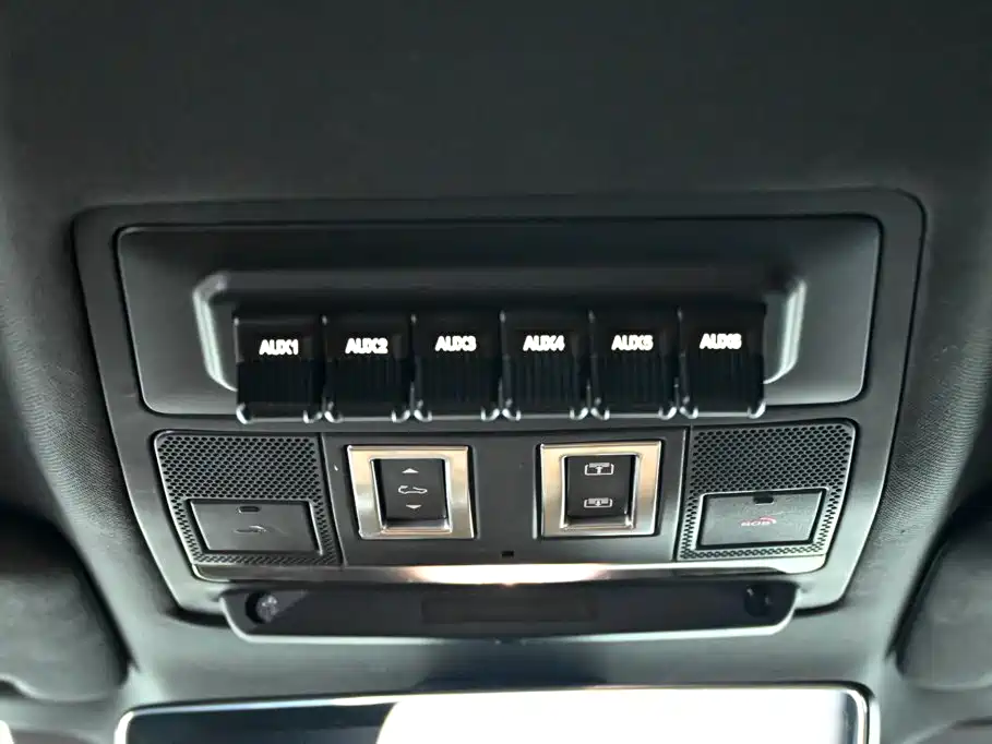 Land Rover Defender — миниатюра 35