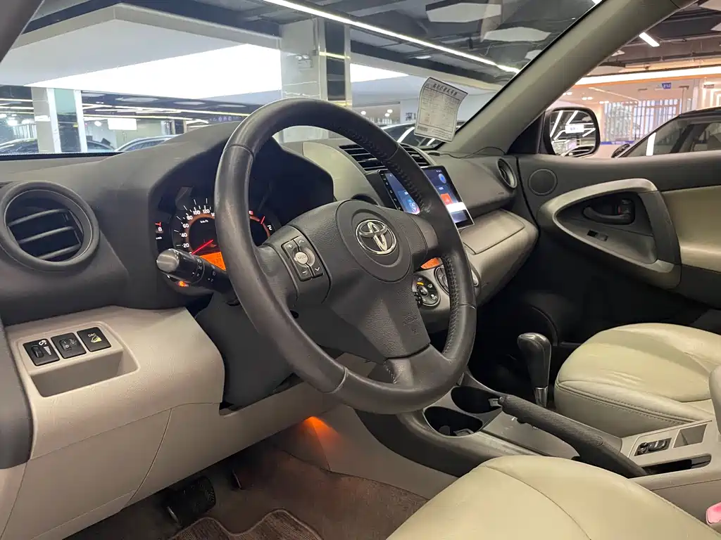 Toyota RAV4 — миниатюра 14