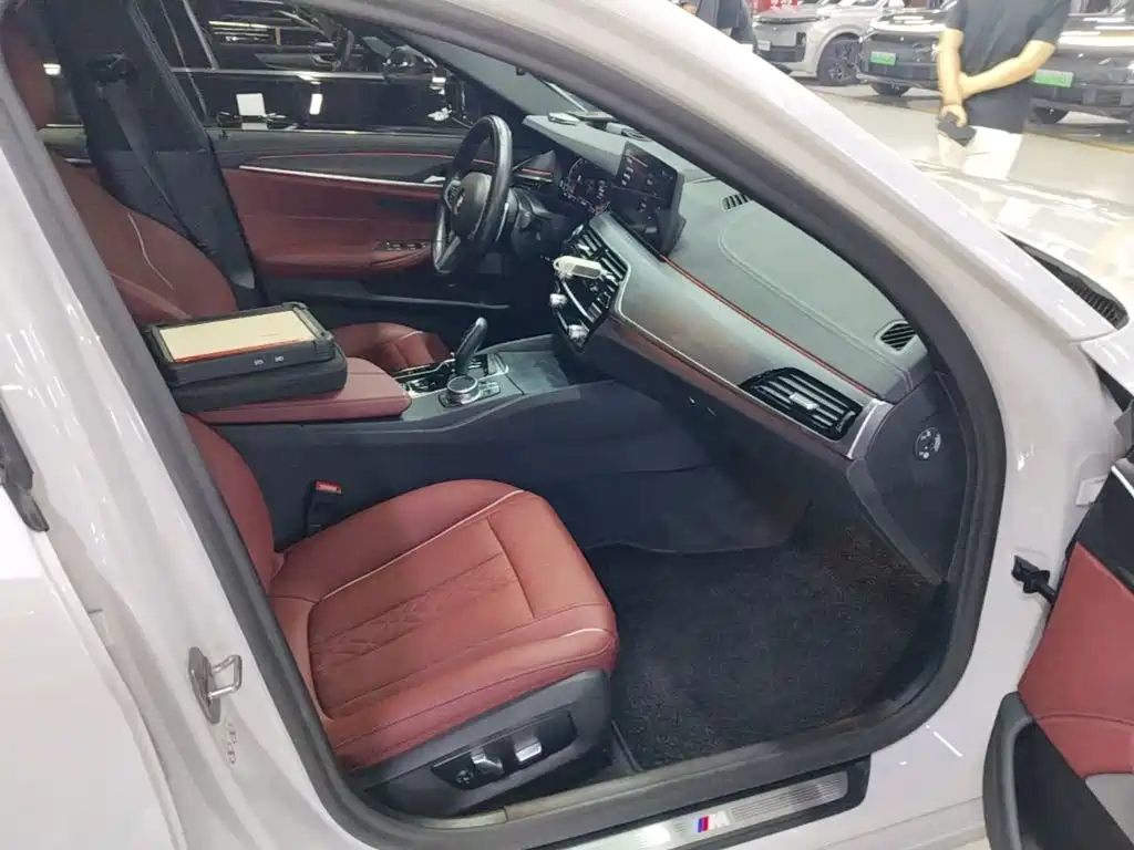 BMW 5 Series — миниатюра 25
