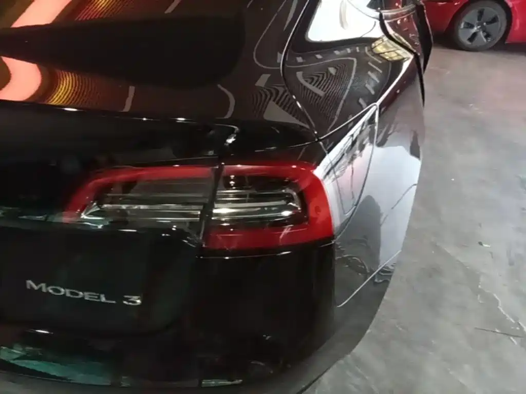 Tesla Model 3 — миниатюра 8