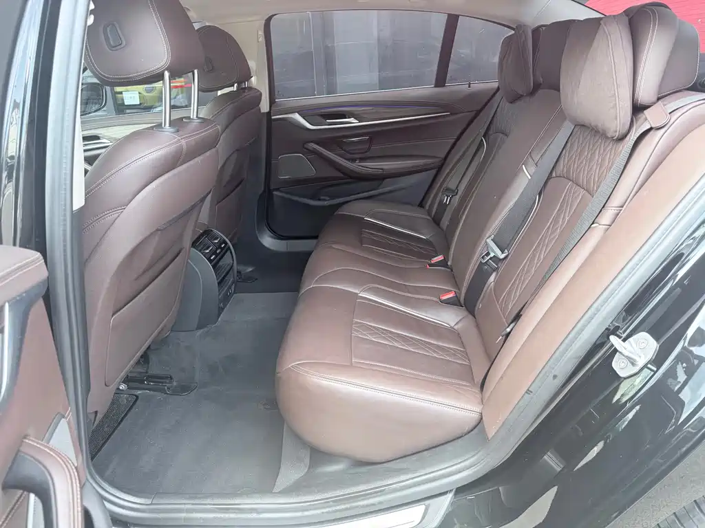 BMW 5 Series — миниатюра 5