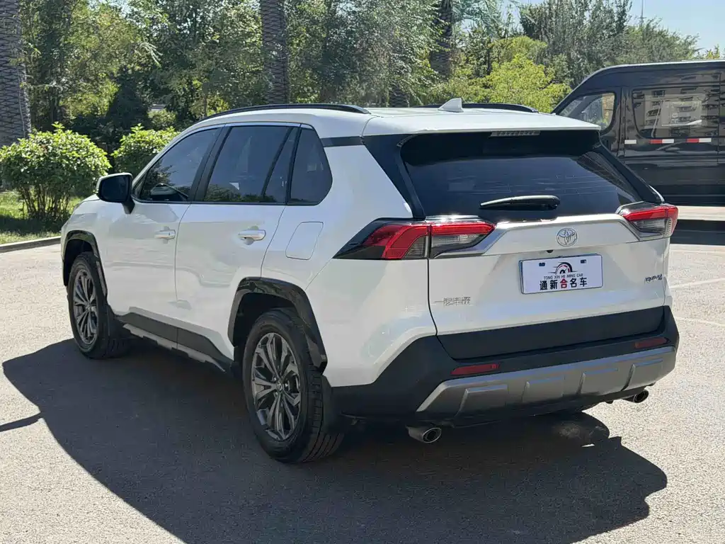 Toyota RAV4 — миниатюра 9