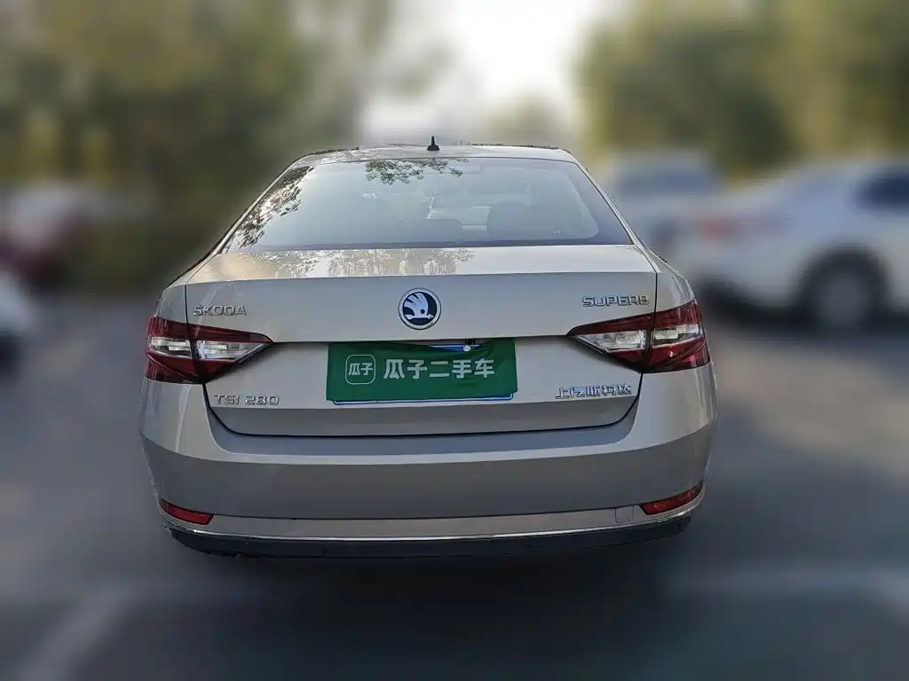 Skoda Superb — миниатюра 5