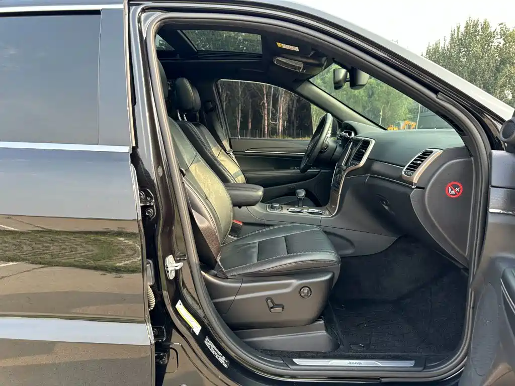 Jeep Grand Cherokee (Import) — миниатюра 17