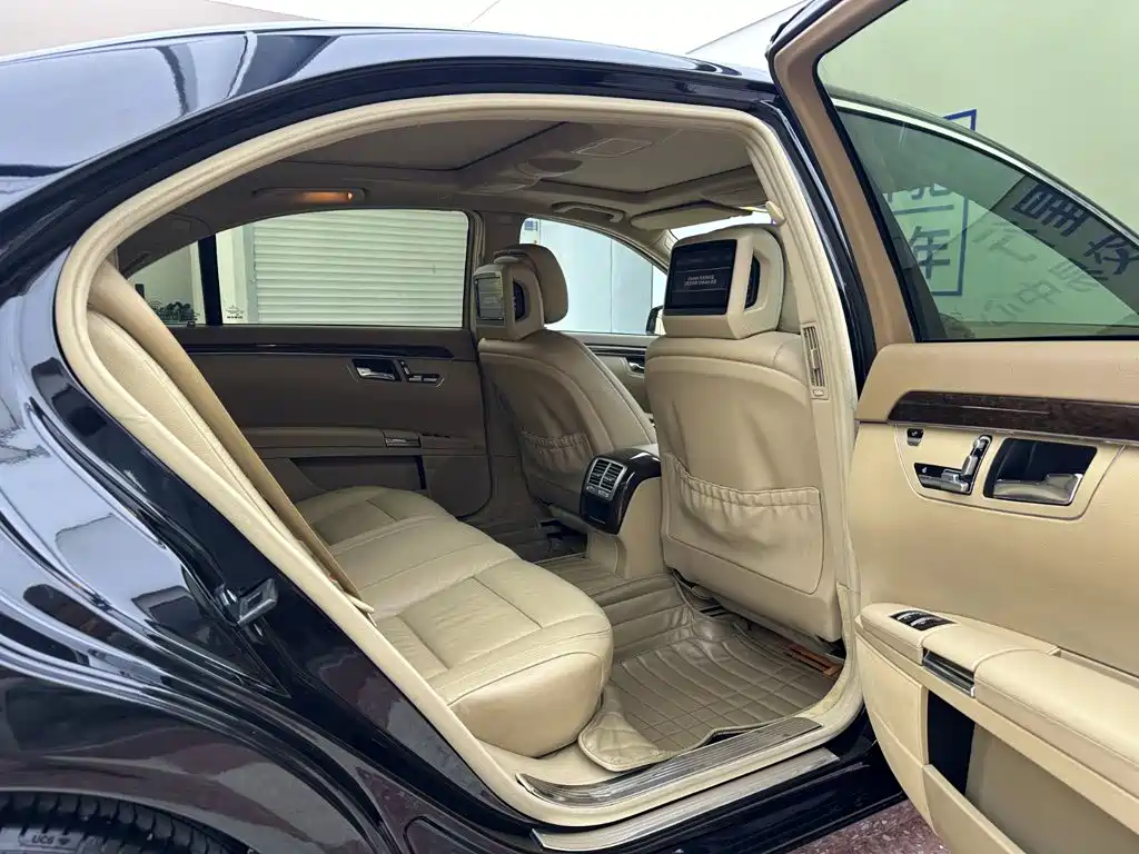 Mercedes-Benz S-Class — миниатюра 32