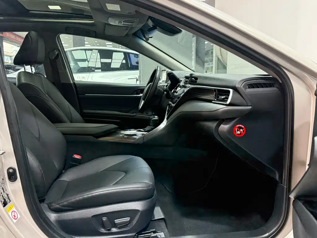 Toyota Camry — миниатюра 14