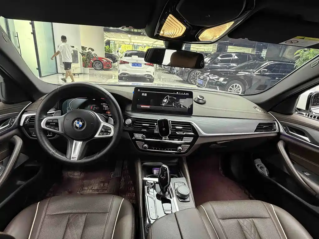 BMW 5 Series — миниатюра 4