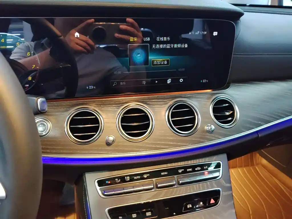 Mercedes-Benz E-Class — миниатюра 13