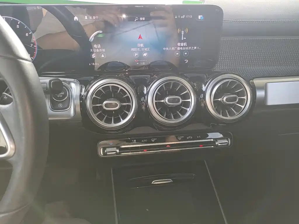 Mercedes-Benz GLB — миниатюра 13