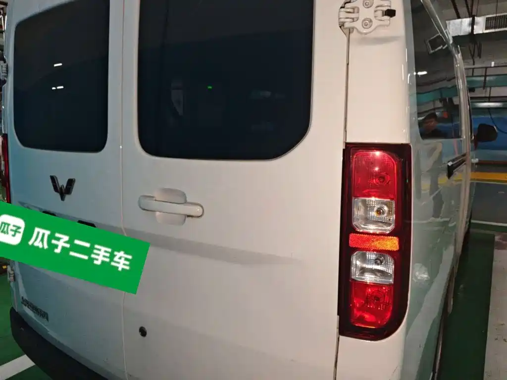 Wuling Yangguang — миниатюра 3