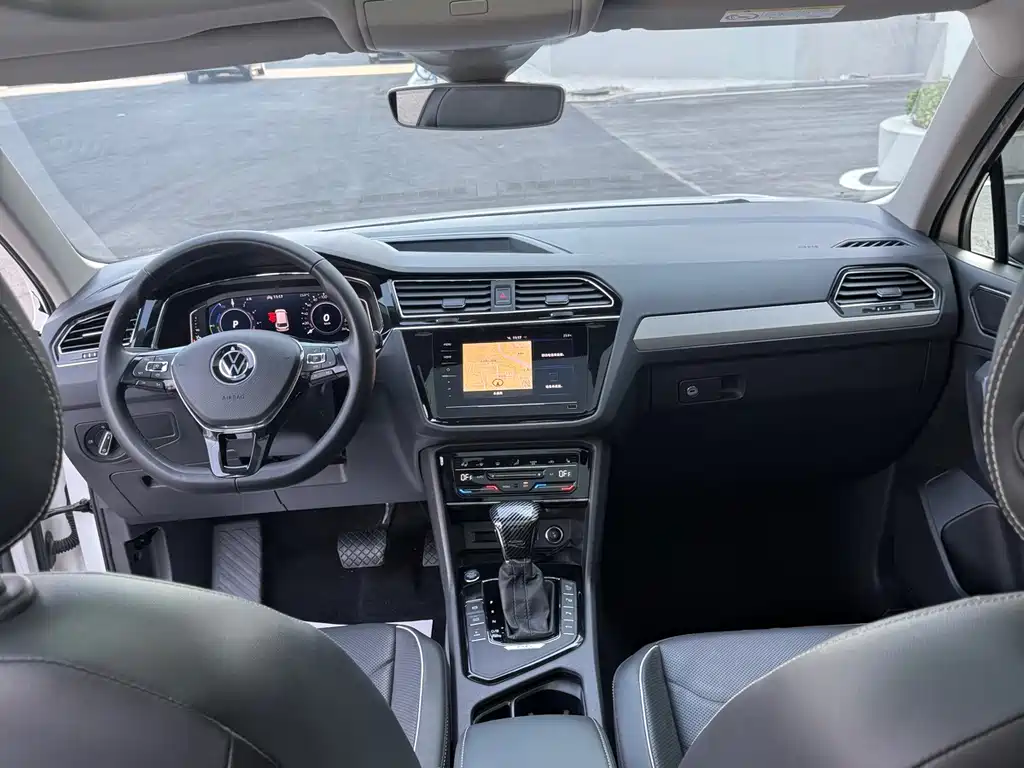 Volkswagen Tiguan L PHEV — миниатюра 6