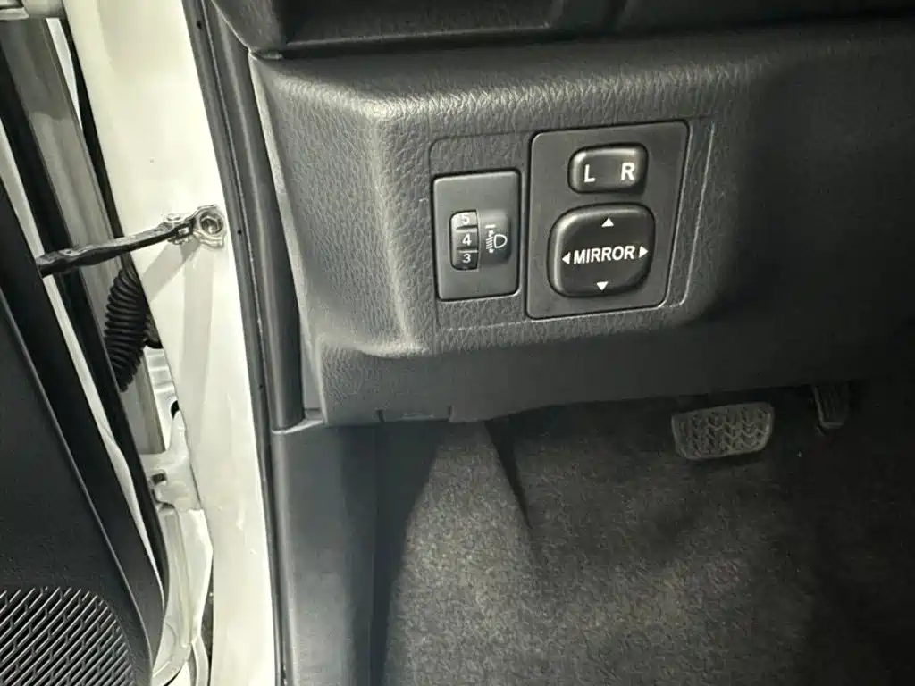Toyota Yaris L — миниатюра 15