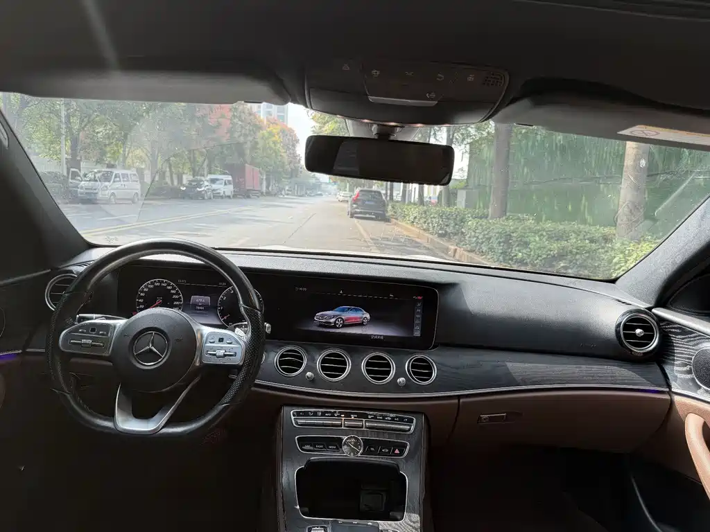 Mercedes-Benz E-Class (Import) — миниатюра 3