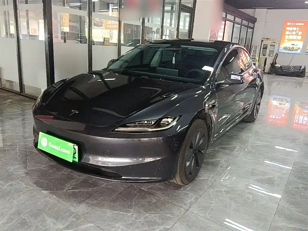 Tesla Model 3 2024
