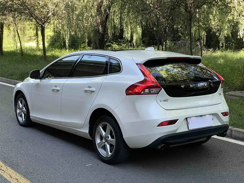 Volvo V40 — миниатюра 8