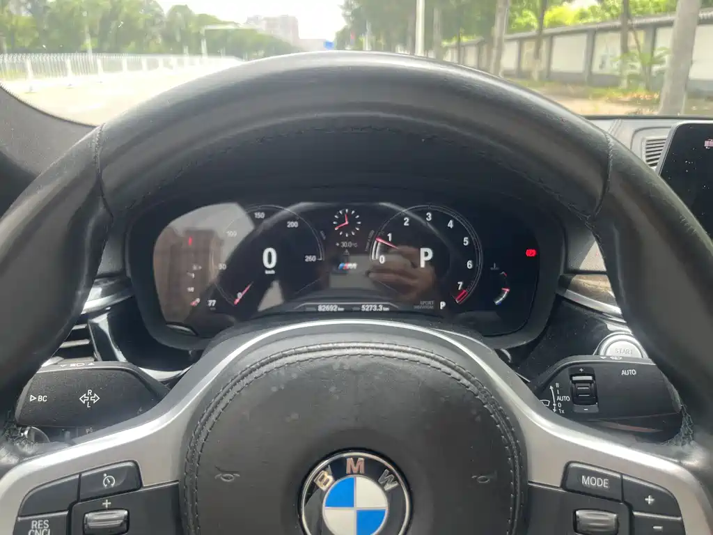 BMW 5 Series — миниатюра 11