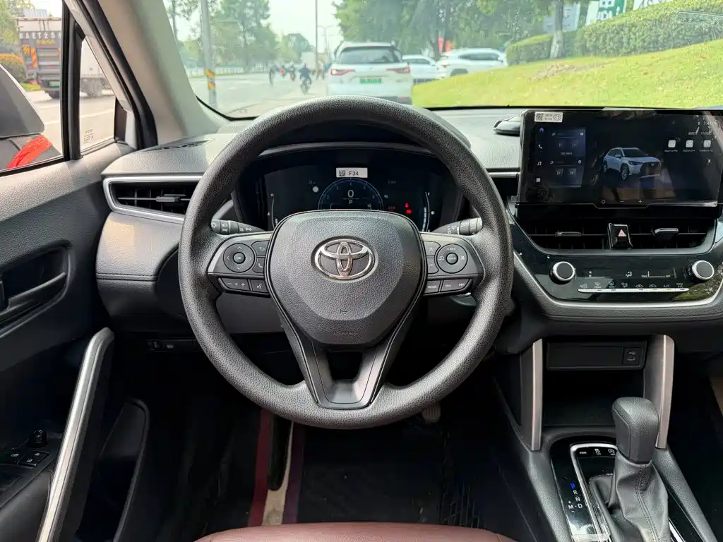 Toyota Corolla Cross — миниатюра 14