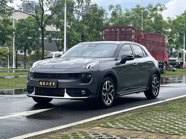 2018 Lynk & Co 02