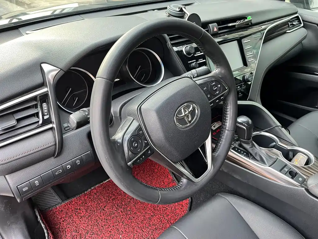 Toyota Camry — миниатюра 8