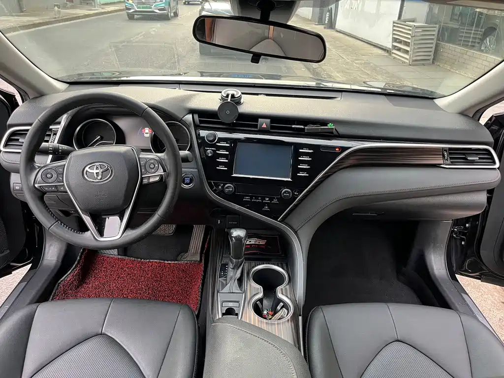 Toyota Camry — миниатюра 12