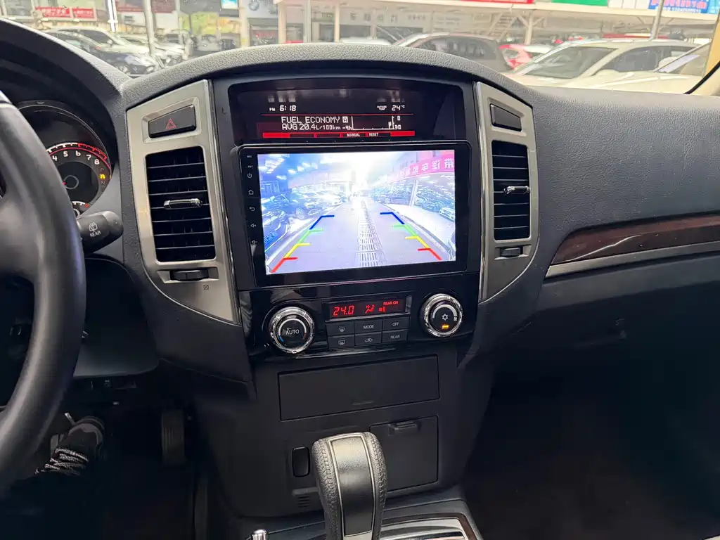 Mitsubishi Pajero (Import) — миниатюра 9