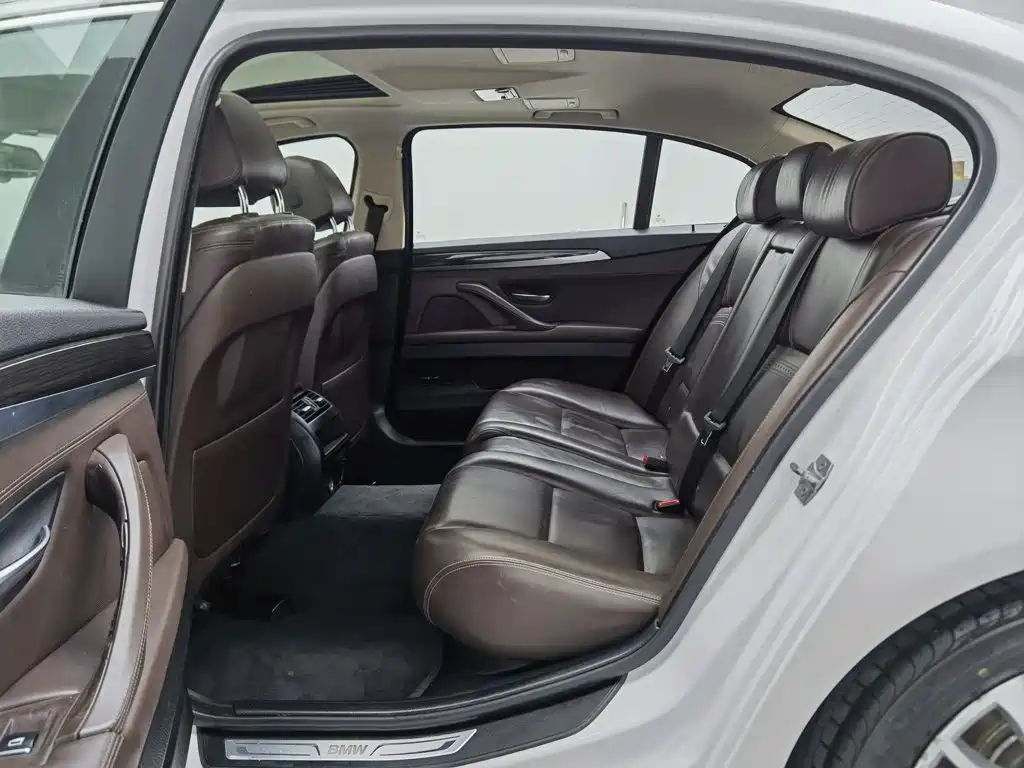 BMW 5 Series — миниатюра 15