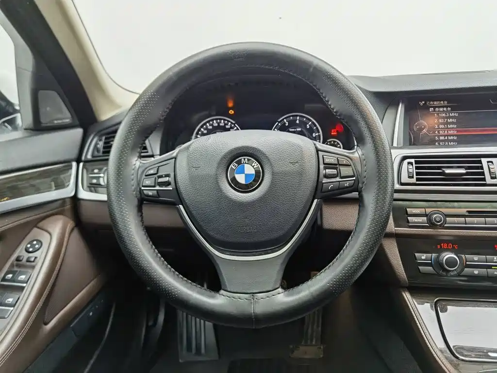 BMW 5 Series — миниатюра 11