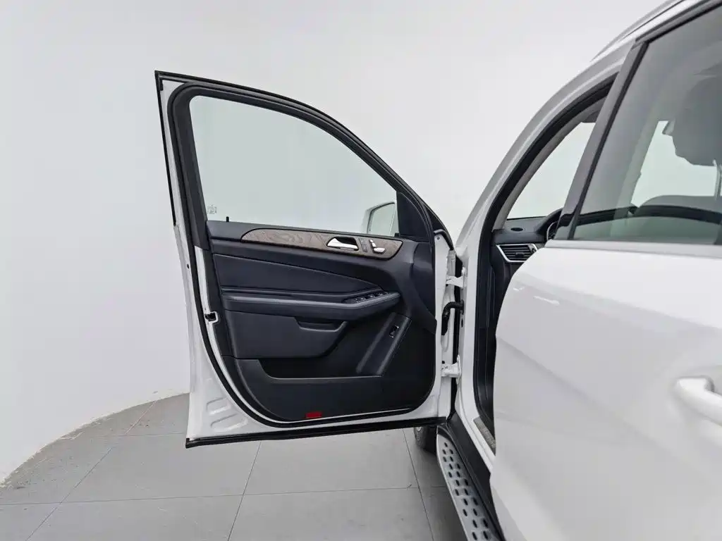 Mercedes-Benz GLE (Import) — миниатюра 8