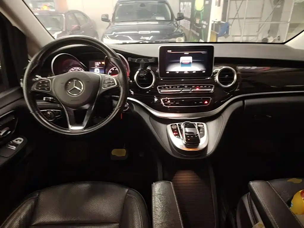 Mercedes-Benz V-Class — миниатюра 10