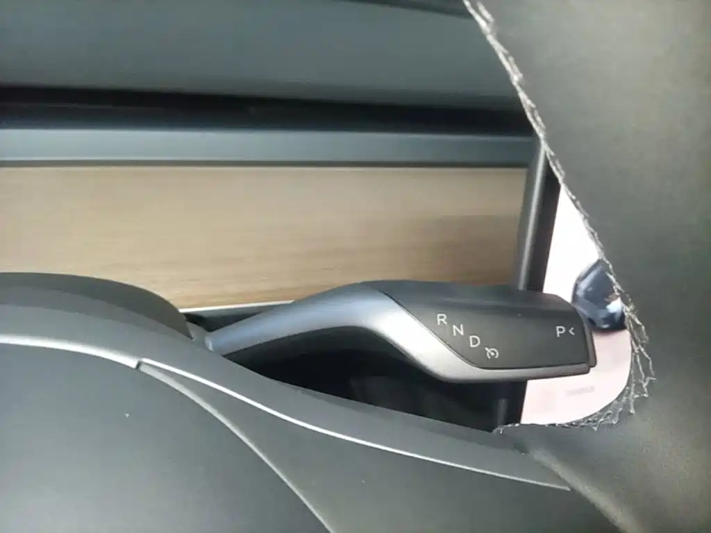 Tesla Model Y — миниатюра 14
