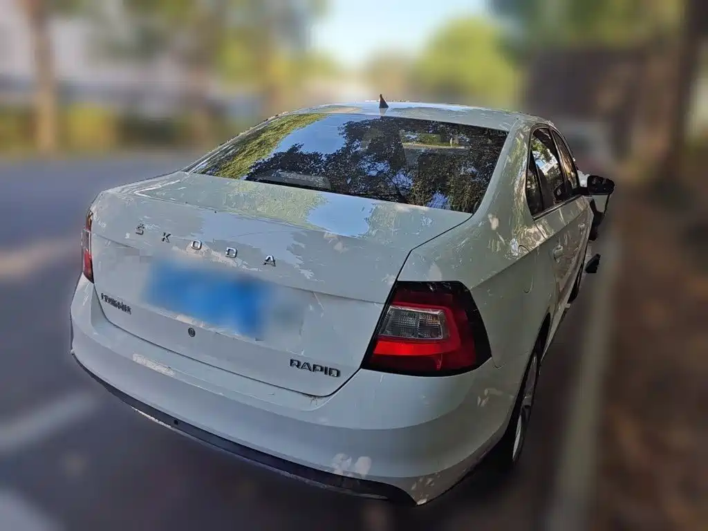 Skoda Rapid — миниатюра 6