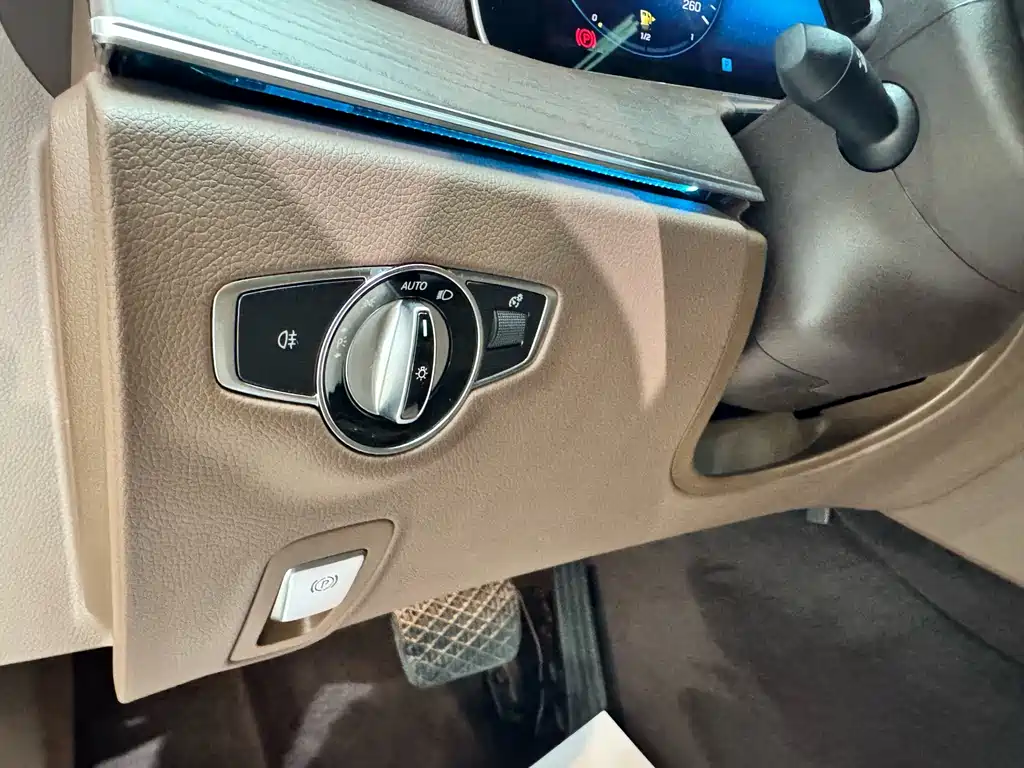 Mercedes-Benz E-Class — миниатюра 15