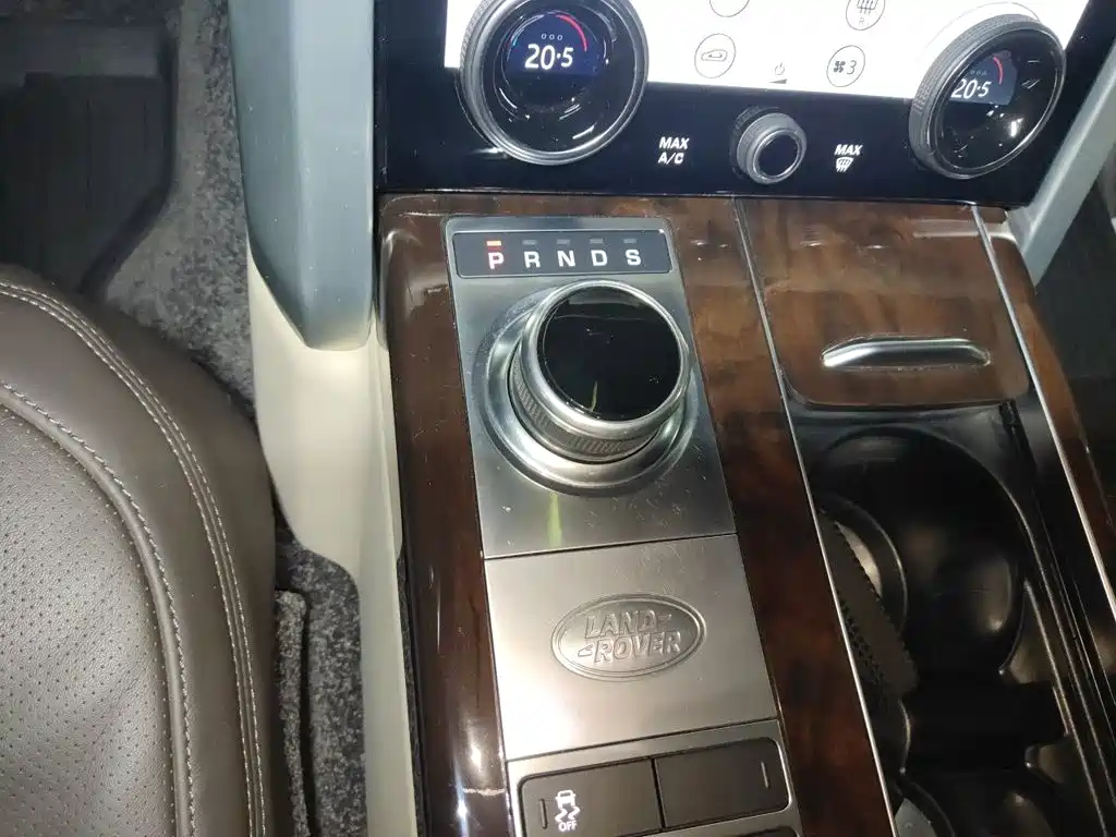 Land Rover Range Rover — миниатюра 7
