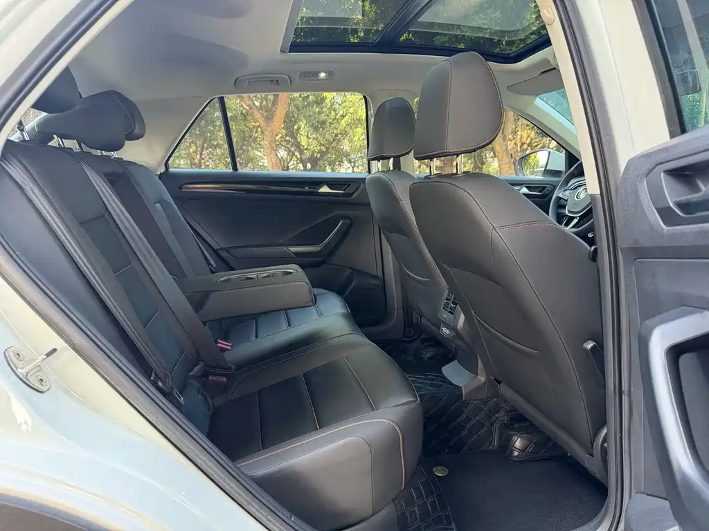 VOLKSWAGEN T ROC EXPLORING SONGS