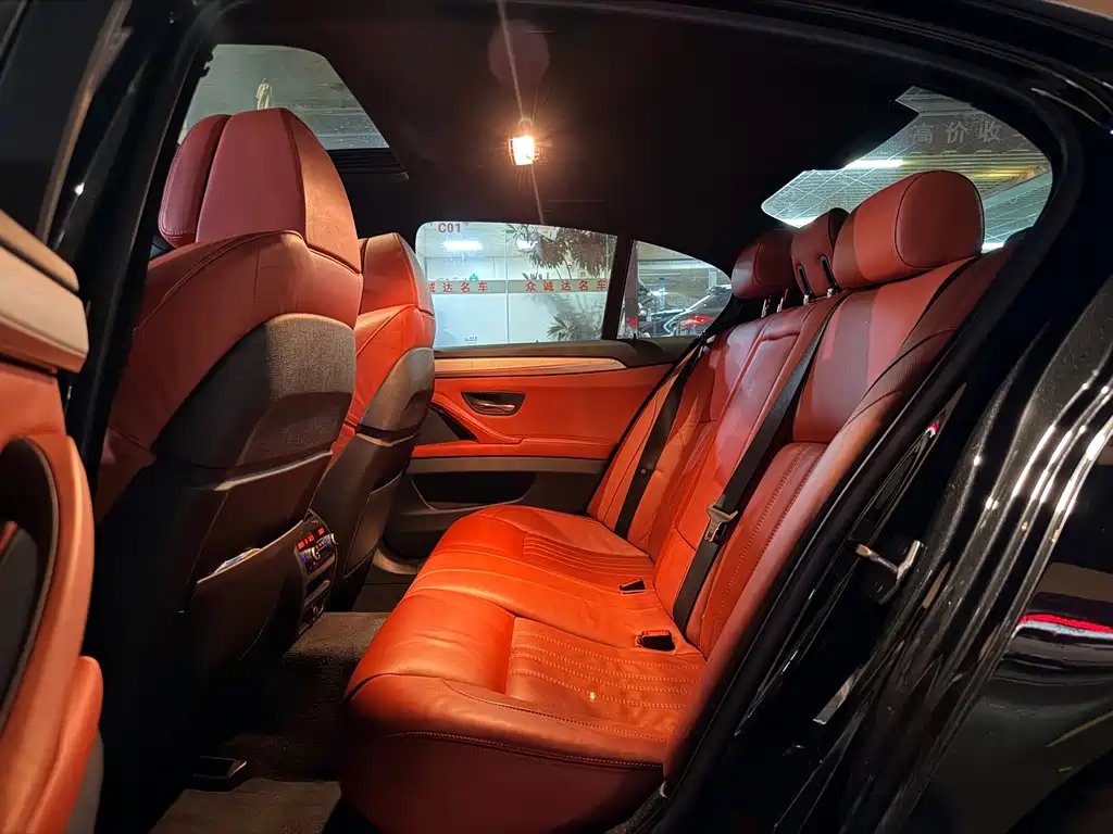 BMW M5 — миниатюра 7