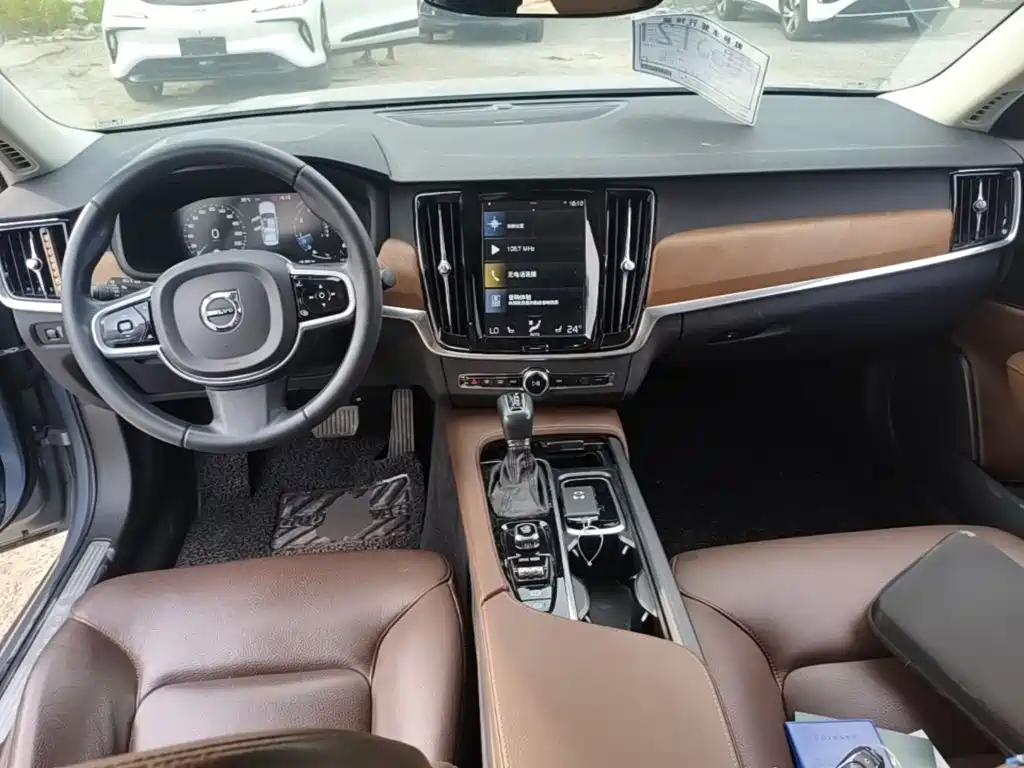 Volvo S90 — миниатюра 10