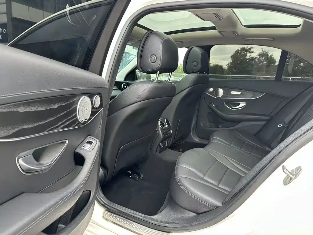 Mercedes-Benz C-Class — миниатюра 6